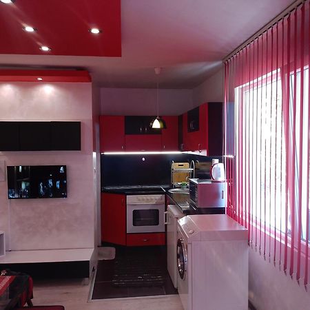 Red House Apartment เวลีคอเทอร์โนโว ภายนอก รูปภาพ
