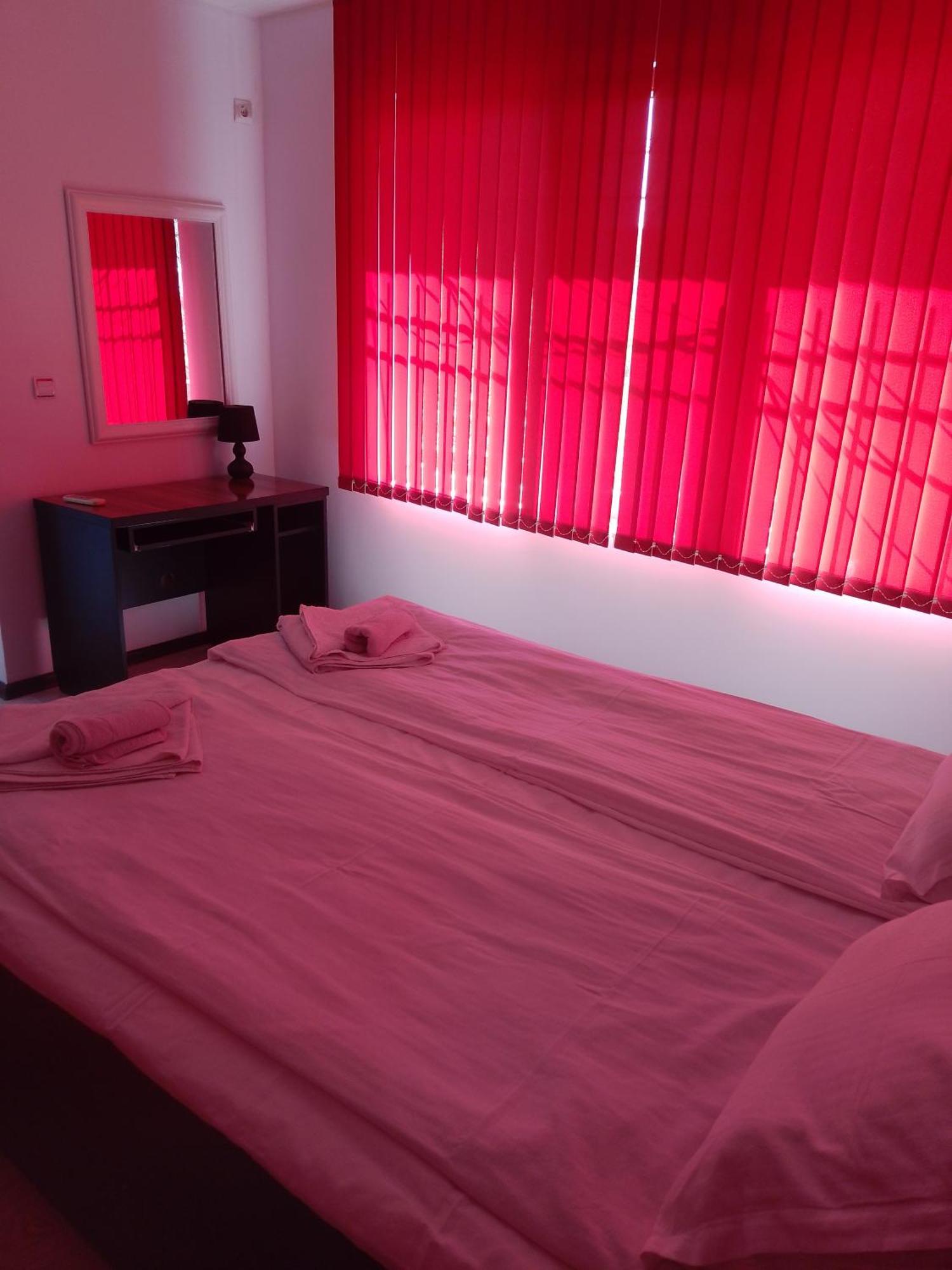 Red House Apartment เวลีคอเทอร์โนโว ภายนอก รูปภาพ