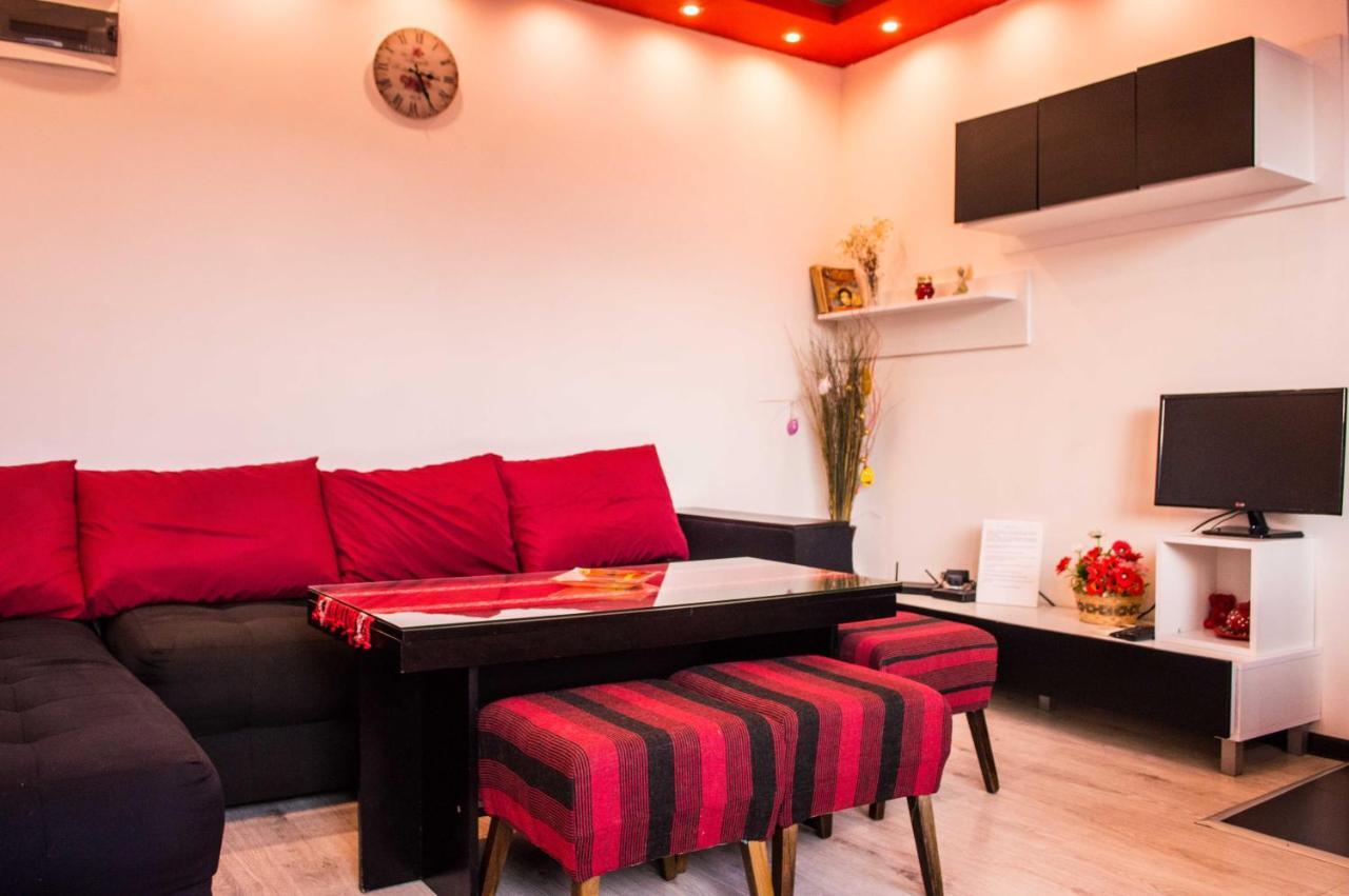 Red House Apartment เวลีคอเทอร์โนโว ภายนอก รูปภาพ