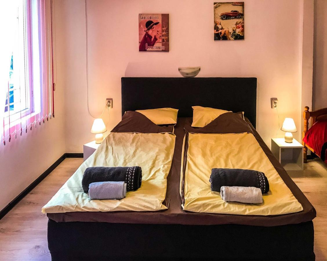 Red House Apartment เวลีคอเทอร์โนโว ภายนอก รูปภาพ