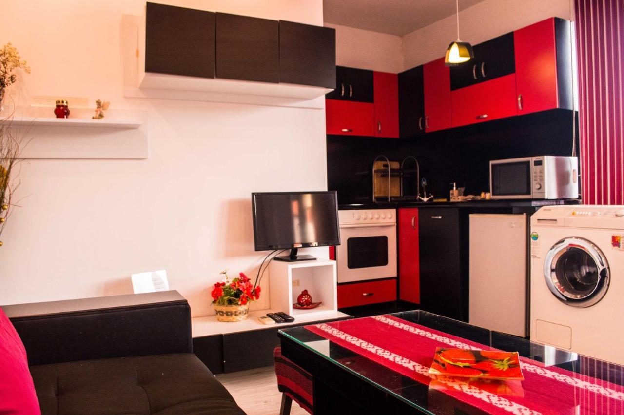 Red House Apartment เวลีคอเทอร์โนโว ภายนอก รูปภาพ