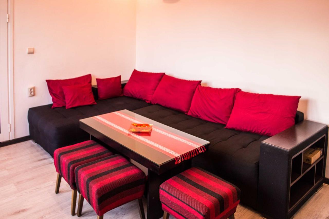 Red House Apartment เวลีคอเทอร์โนโว ภายนอก รูปภาพ