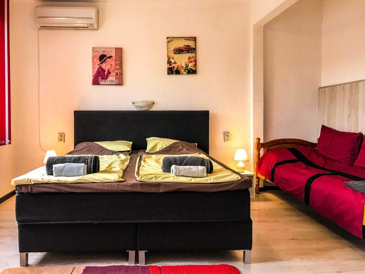 Red House Apartment เวลีคอเทอร์โนโว ภายนอก รูปภาพ