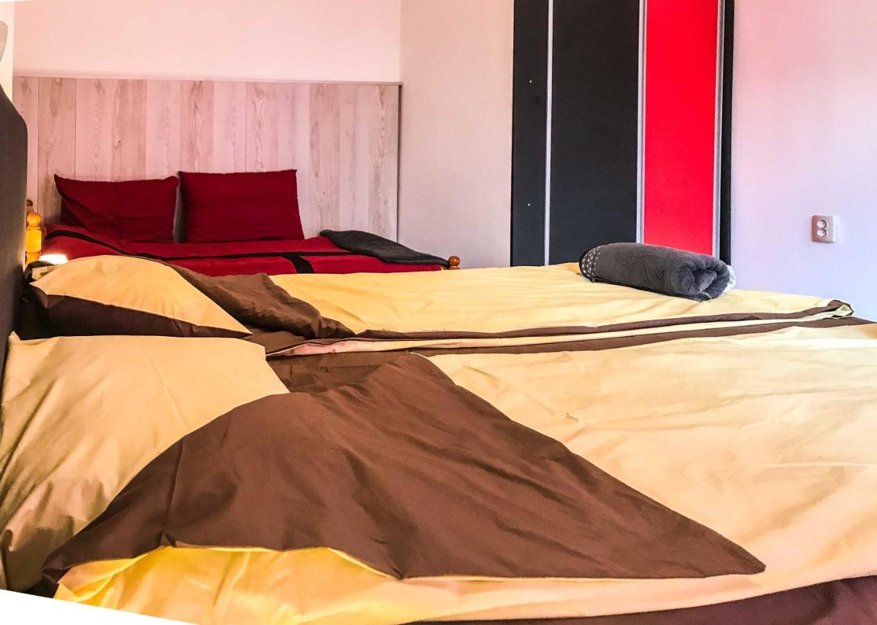 Red House Apartment เวลีคอเทอร์โนโว ภายนอก รูปภาพ